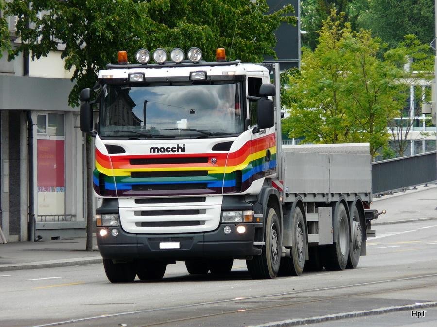 Scania Transporter unterwegs in der Stadt Solothurn am 21.05.2010