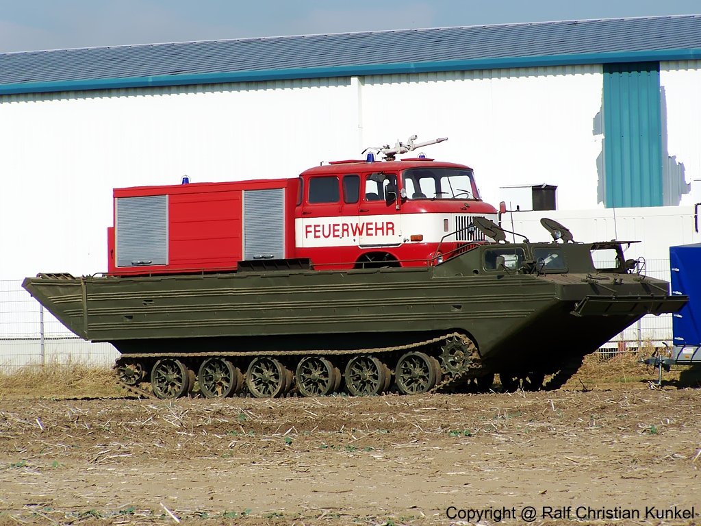  - schwimmwagen-pts-m-mit-tankloeschfahrzeug-ifa-33365