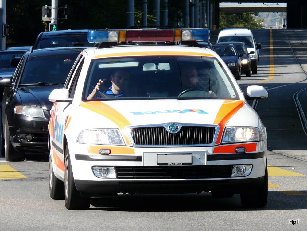 Skoda Streifenwagen der Polizei in der Stadt Genf am 03.10.2010