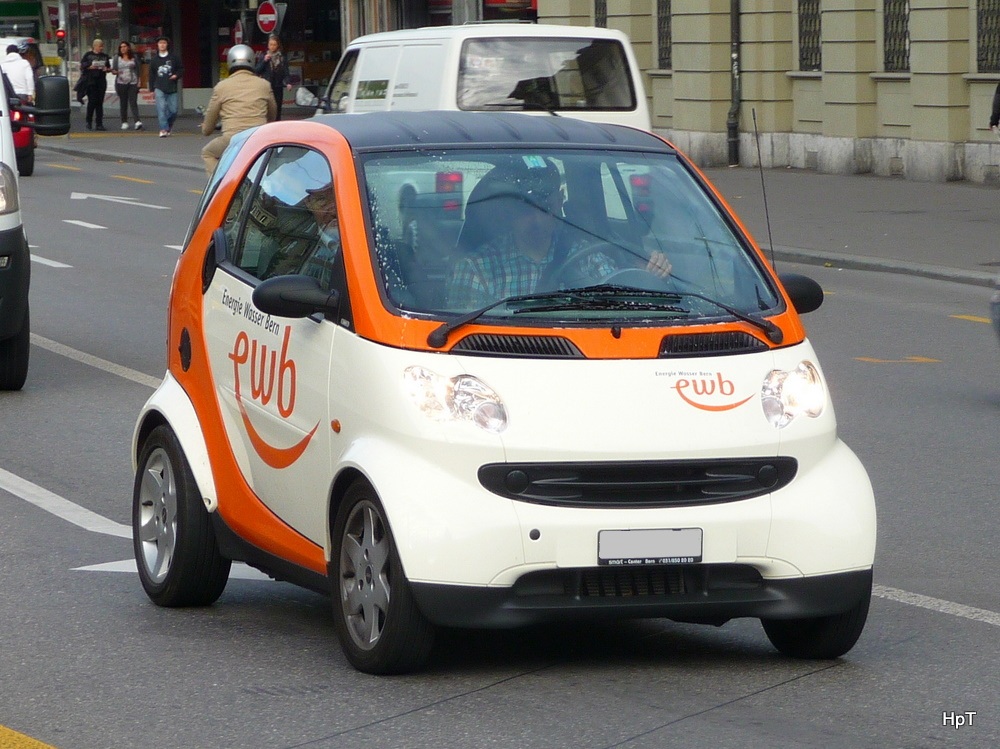 Smart mit Werbung unterwegs in der Stadt Bern am 09.09.2011