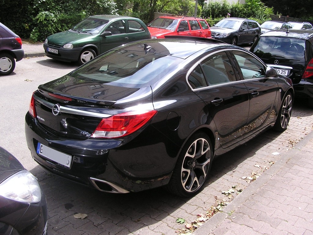Sportversion  OPC  von Opel Insignia. Frankfurt, Juli 2010.