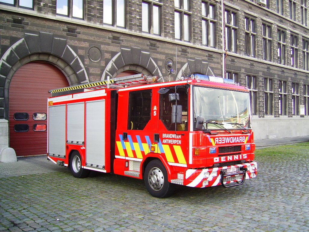 Tanklschfahrzeug Dennis Rapier Aufbau Somati (Umbau Fire Technics) der BF Antwerpen, aufgenommen am alte Hafenwache 
