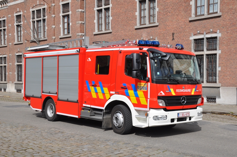 Tanklschfahrzeug Mercedes-Benz Atego 1329F 4x2 Aufbau Vanassche Feuerwehr Waregem Zone Fluvia, am 21.07.2012 in Brussel