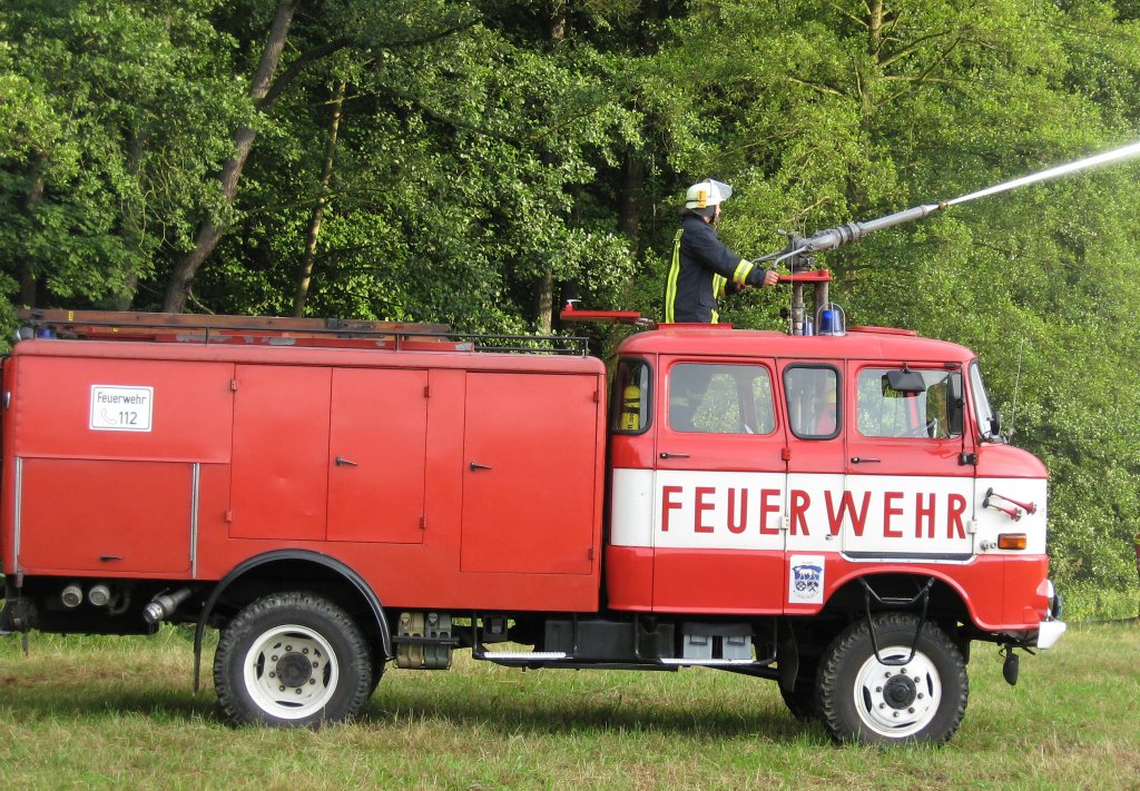Tanklschfahrzeug mit Wasserwerfer der Feuerwehr Wilkau-Halau/Sachsen www.feuerwehr-wilkau-hasslau.info