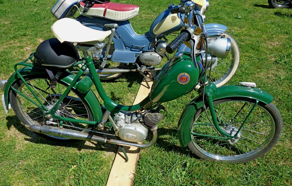 Torpedo, Baujahr 1956, die Frankfurter Firma verbaute fr das Moped Sachs-Motoren mit 1.25PS, Oldtimertreffen Krnbach, Aug.2012