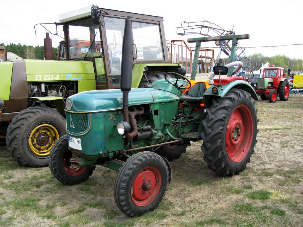Traktor Deutz D 40 aus dem Landkreis Barnim (BAR) fotografiert beim Ostfahrzeug-Treffen Finowfurt [24.04.2010]