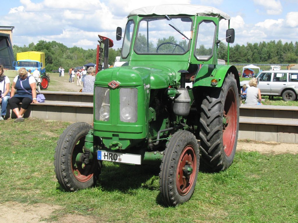 Traktor  Famulus 36  aus der Hansestadt Rostock (HRO) fotografiert beim 18. Oldtimer- und Traktoren-Treffen im AGRONEUM in Alt Schwerin [12.08.2012]