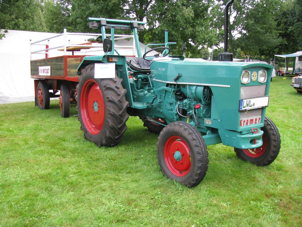 Traktor Kramer KL-450 mit Anhnger aus dem ehem. Landkreis Ludwigslust (LWL) fotografiert beim 11. Oldtimertreffen Hagenow [26.08.2012]