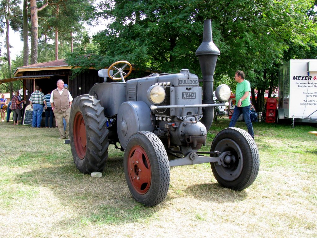 Traktor LANZ  BULLDOG  (Heinrich Lanz) beim 18. Oldtimer- und Traktoren-Treffen im AGRONEUM in Alt Schwerin [12.08.2012]
