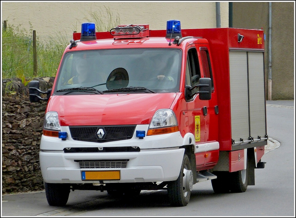 Transporter Renault, umgebaut als Gruppentransporter und als Gertefahrzeug von der freiwilligen Feuerwehr aus der Gemeinde Kiispelt. (ischer) 09.06.2012 