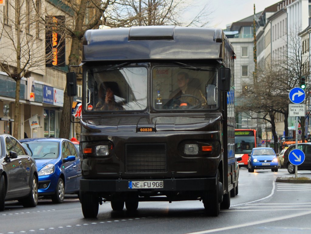 UPS Zustellfahrzeug (Mercedes) am 12.12.2011 in der Aachener Innenstadt.