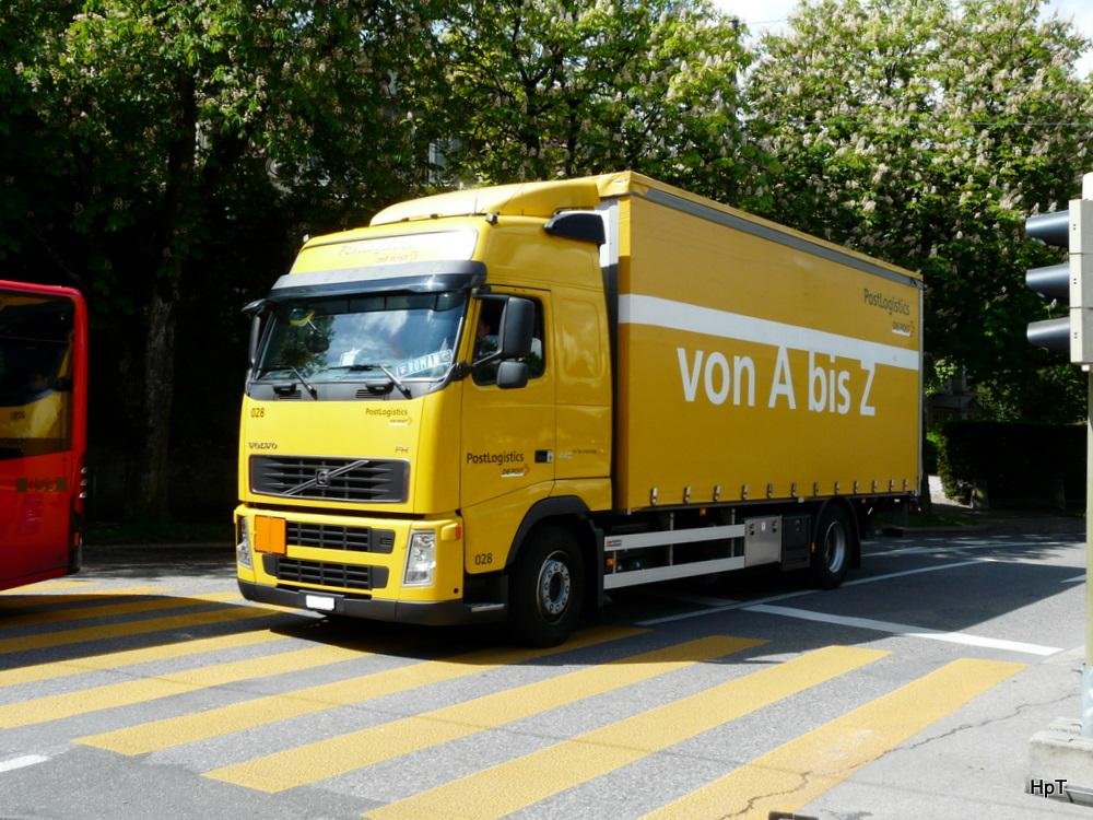 Volvo FH 440 Posttransporter unterwegs in der Stadt Bern am 12.05.2010