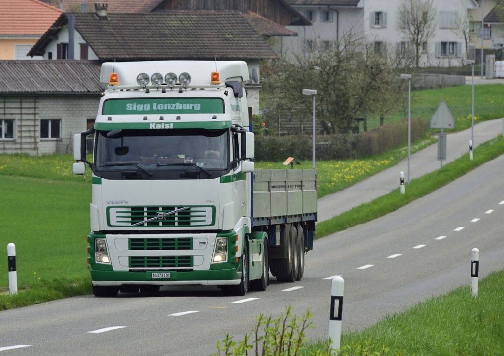 Volvo FH gesehen am 23.04.2013 auf der Hauptstrasse in Hendschiken Kanton Aargau Schweiz