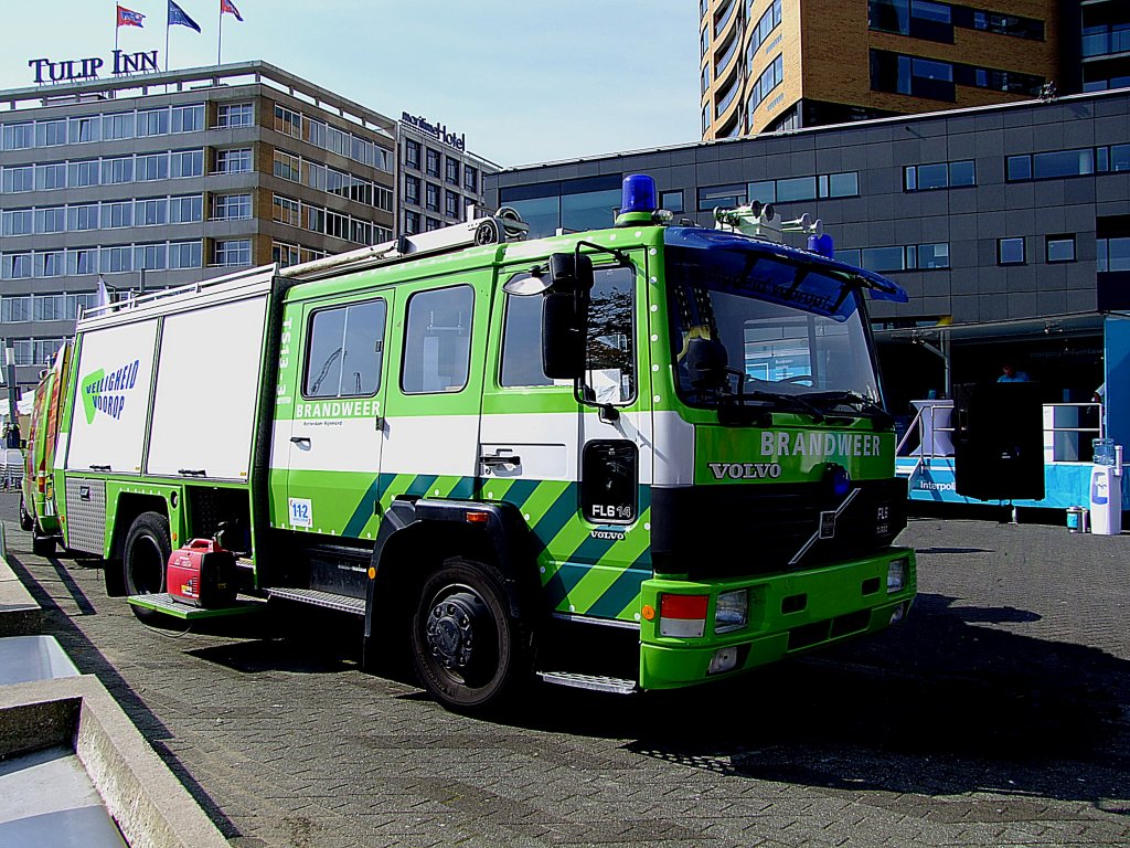 VOLVO FL6 14 der Brandweer Rotterdam; anlsslich einer Veranstaltung in Europas grtem Hafen; 110902