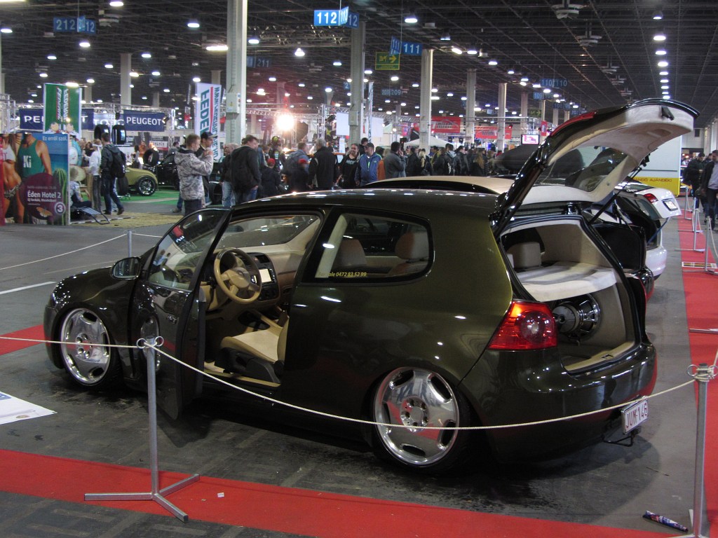 VW Golf V getunt. Foto: Carstyling Tuning Show 2012.