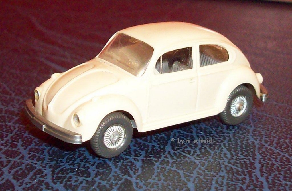 VW KFER 1303 in beige Modell von WIKING 1:87