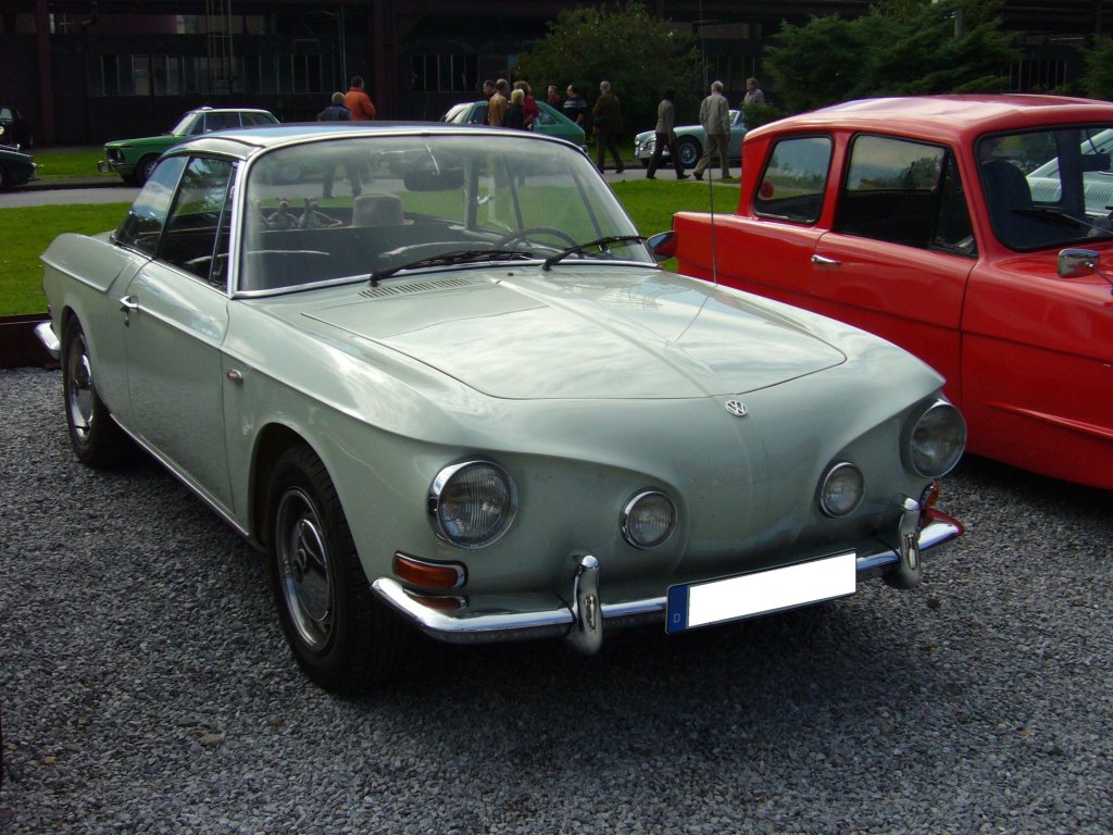VW Karmann-Ghia Coupe Typ 34. 1961 - 1969. Gebaut wurden 42.505 Exemplare.
Whrend der achtjhrigen Produktionszeit kamen folgende Motoren zum Einsatz: 1961 - 1963 1500´er mit 45 PS, 1963 - 1965 1500 S mit 54 PS und 1965 - 1969 1600 L ebenfalls mit 54 PS. Oldtimertreffen Kokerei Zollverein.