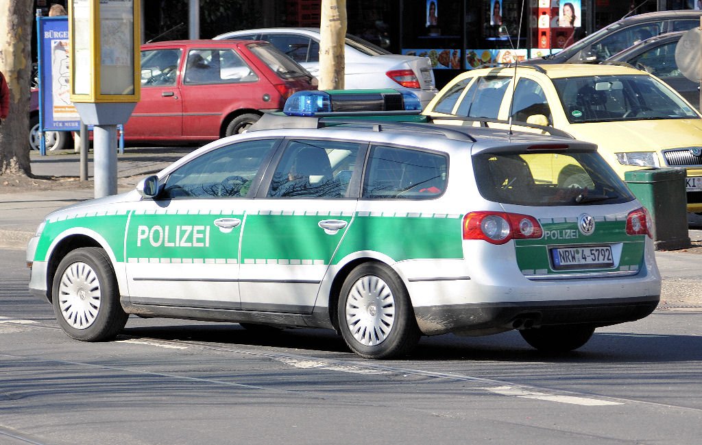 VW Passat - Polizei NRW in Bonn - 07.03.2010