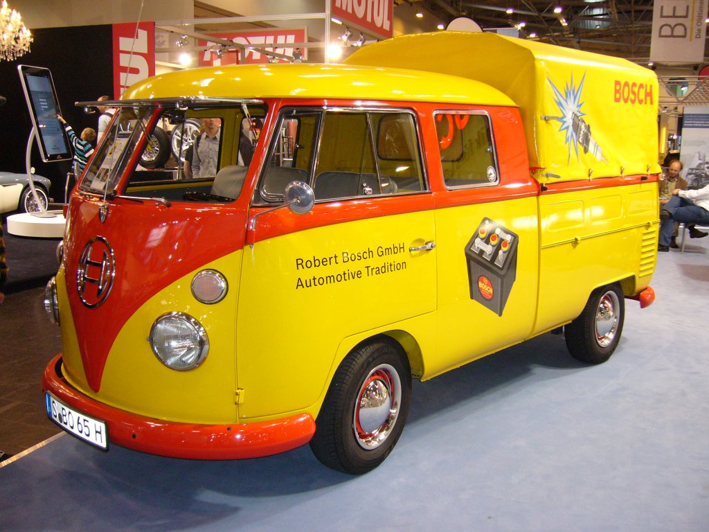 VW T1b Doppelkabine von 1965. Diese Doka wurde im Jahr 2008 von der Bosch AG aufgebaut und wird bei Oldtimerralleys eingesetzt. Techno Classica 03.04.2011.