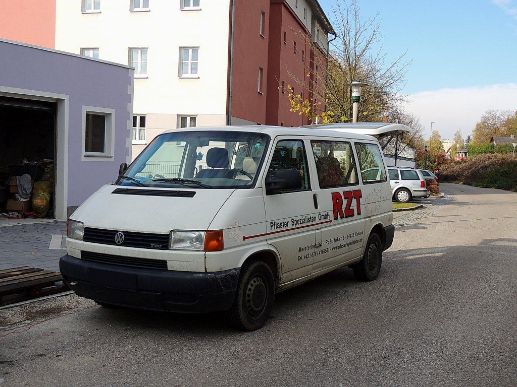 VW-T4 im Einsatz fr die Pflaster-Spezialisten; 121102