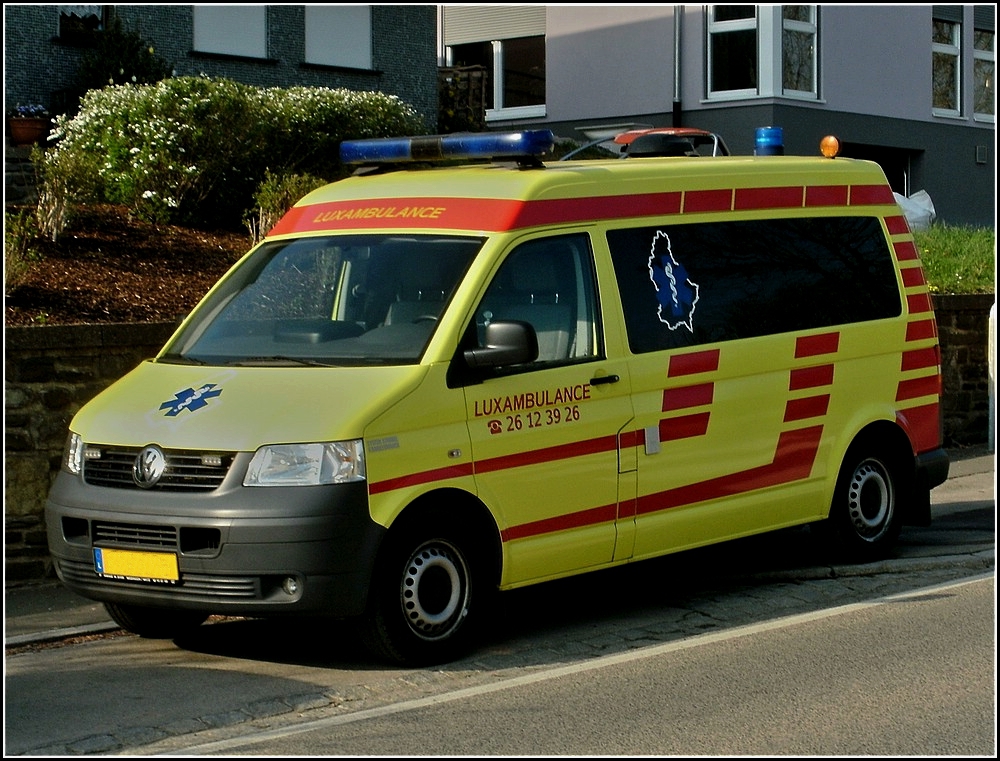 VW T5 Ambulanzwagen aufgenommen am 08.04.2011.