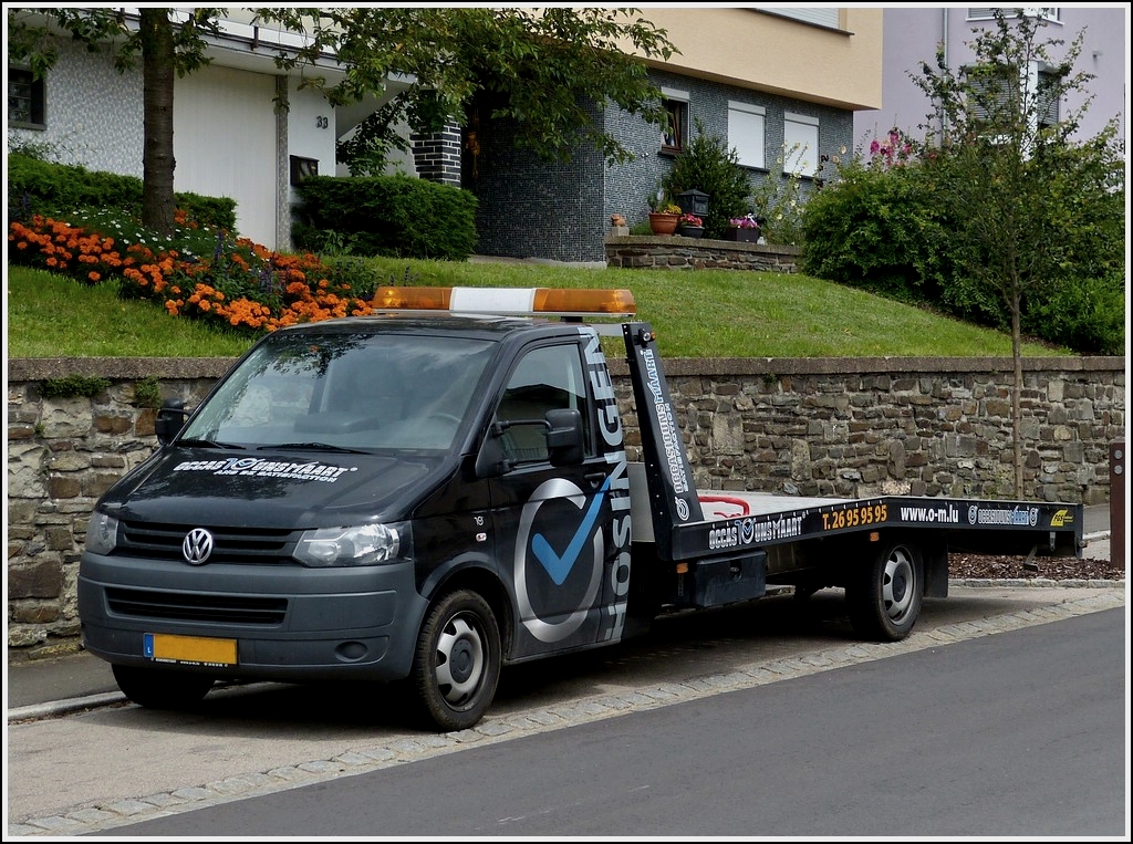 VW T5 mit Sonderaufbau um Autos zu transportieren gesehen am 20.07.2012.