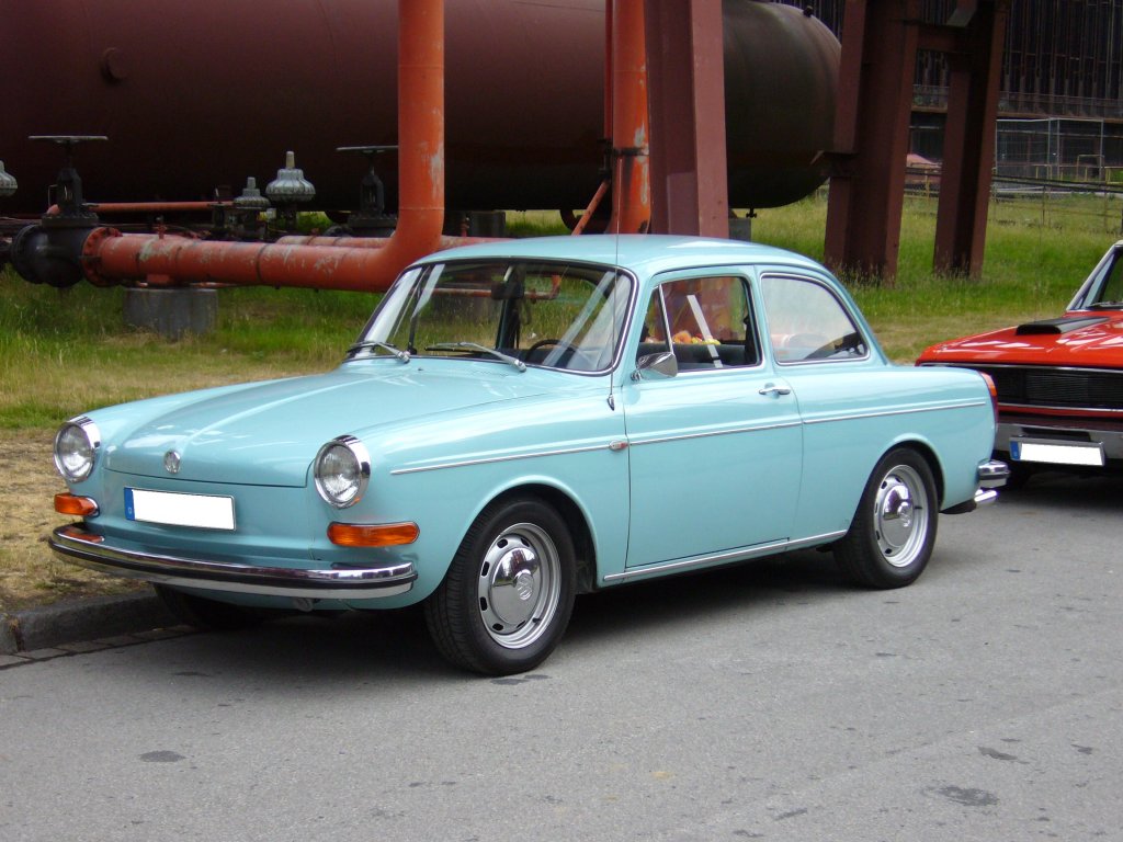 VW Typ 3. 1961 - 1973. Der Typ 3 sollte das Aufsteigermodell fr die Kferfahrer sein und wurde rund 2.6 Millionen mal produziert. Hier wurde eine 1600 L Stufenheck Limousine, wie sie seit 1969 produziert wurde, abgelichtet. Oldtimertreffen Kokerei Zollverein 05.06.2011.