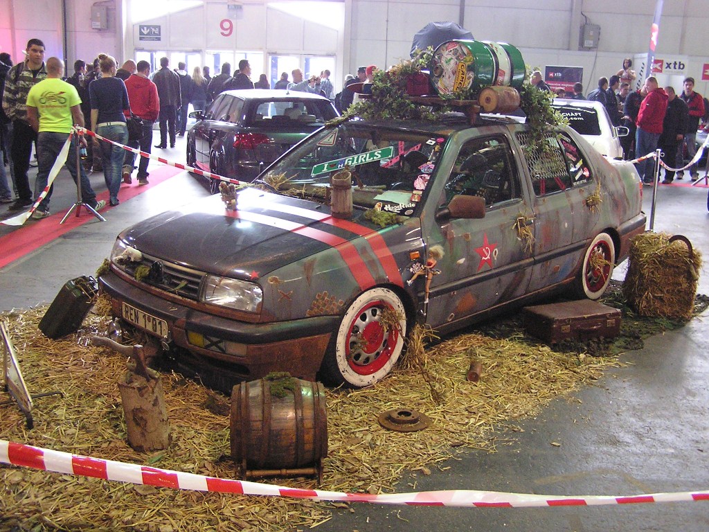 VW Vento in Bauerstil, fotografiert auf dem Carstyling Tuniong Show 2012.