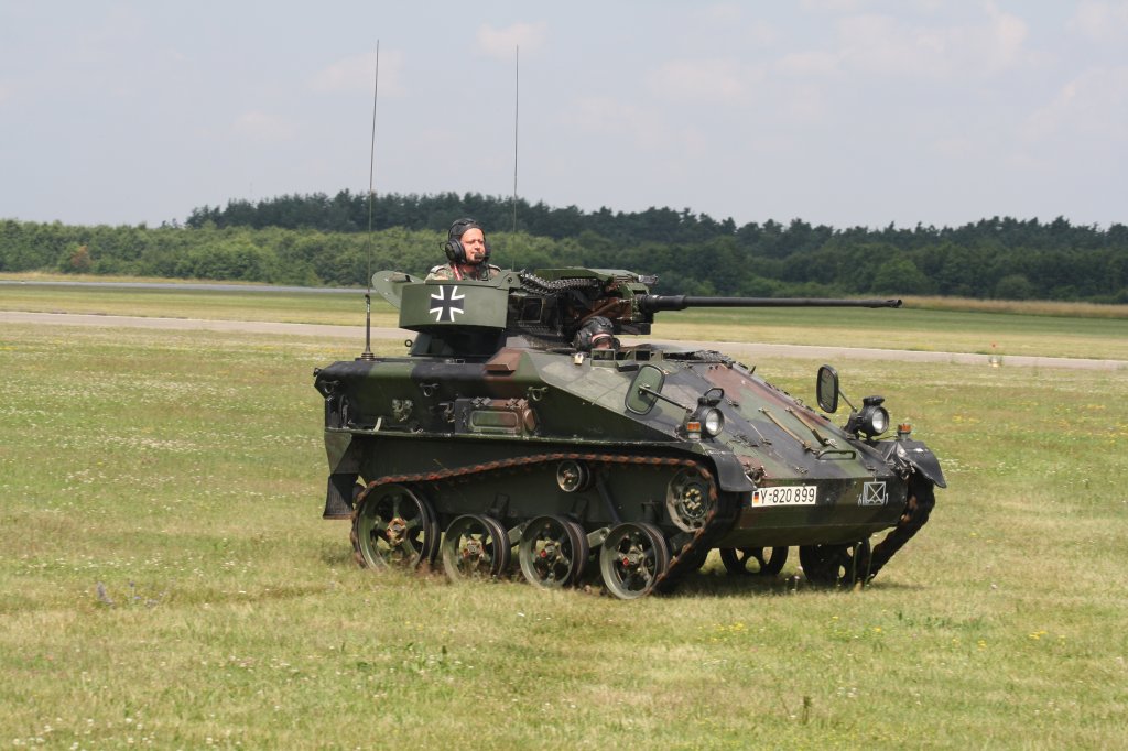 Waffentrger Wiesel MK - Bundeswehr

aufgenommen am 5. Juli 2009 whrend des Tag der offenen Tr in der Heeresflieger-Kaserne Roth