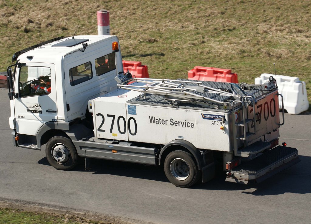 Wasserwagen (Versorgung)  2700 , Aviapartner, EDDL-DUS, Dsseldorf, 20.03.2011, Germany 

