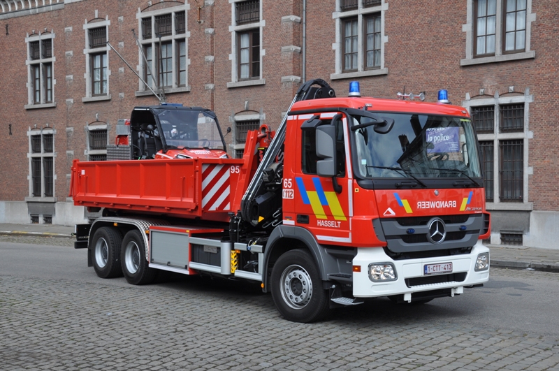 Wechselladerfahrzeug Mercedes-Benz Actros MP3 2641L 6x4 Aufbau Leebur Multilift & Vanassche Feuerwehr Hasselt, am 21.07.2012 in Brussel