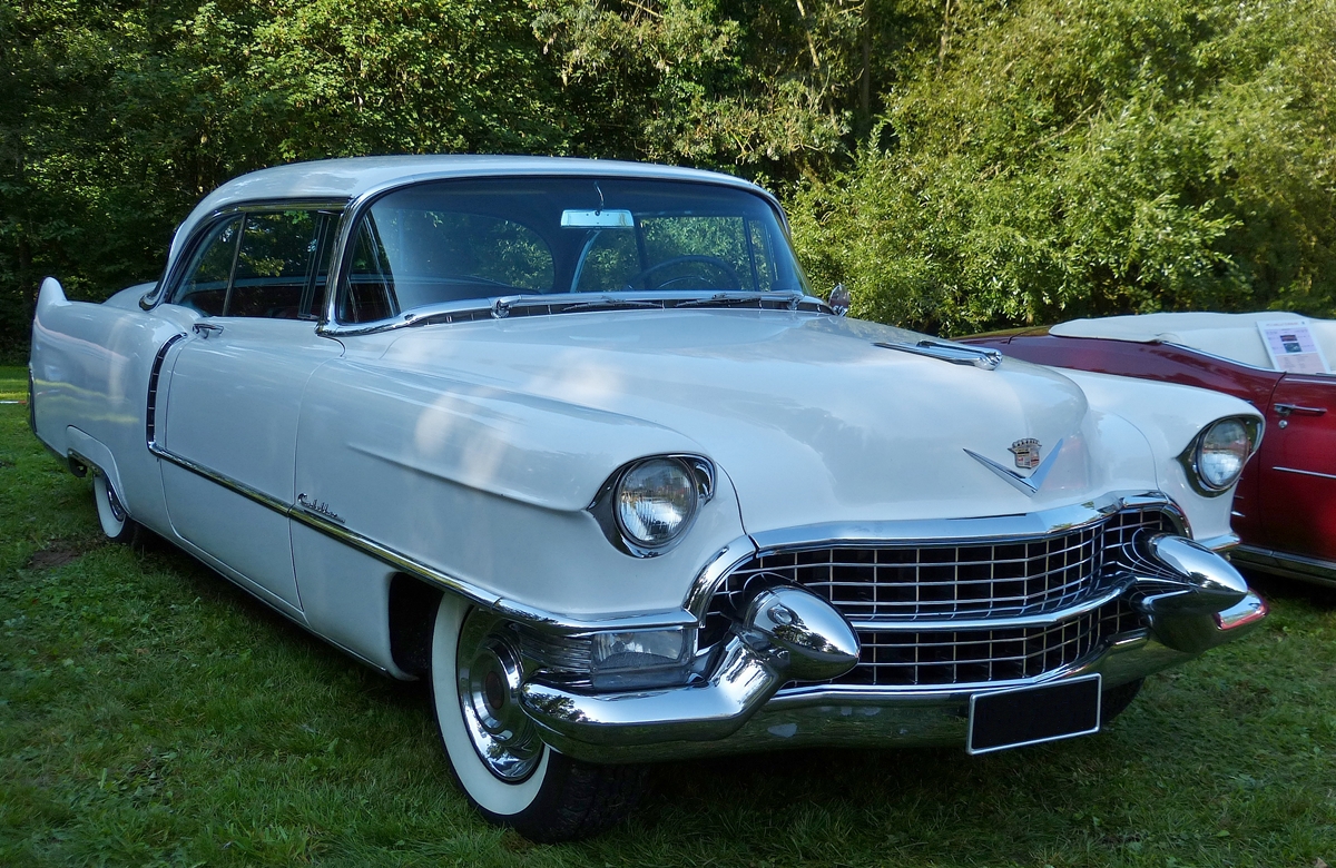  . Cadillac Coupe de Ville Bj 1954, gesehen am 30.08.2014 bei den Classic Days in Mondorf.