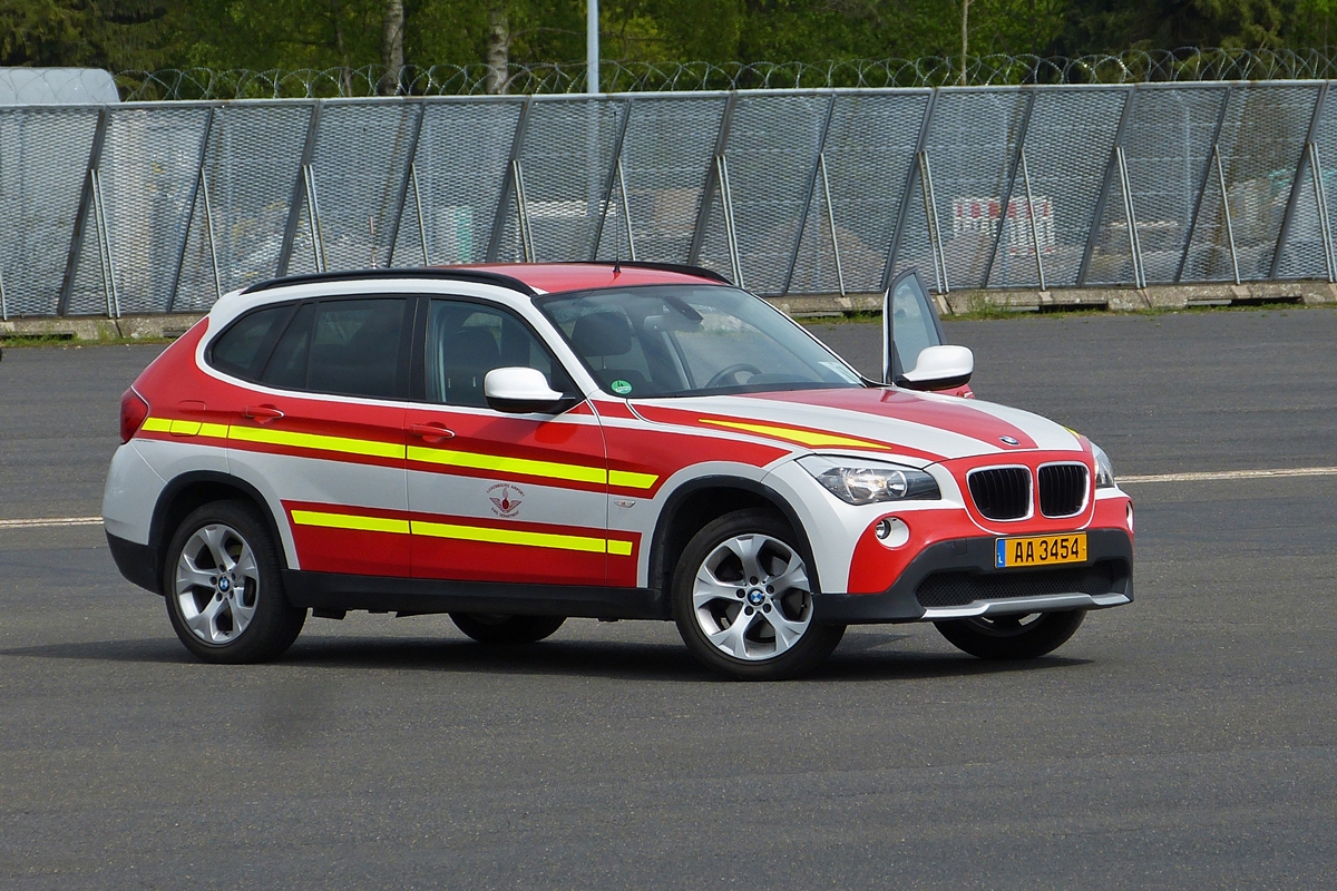 . BMW X1 der Flughafenfeuerwehr Luxemburgs gesehen am 02.05.2015.