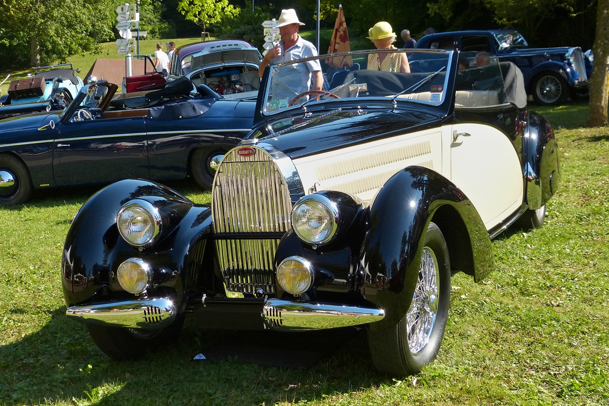 . Bugattti 57C Aravis Cabriolet mit 8 Zyl. Motor, 3300 ccm, 160 Ps, Bj 1939, ausgestellt bei den Classic Days in Mondorf. 30.08.2015