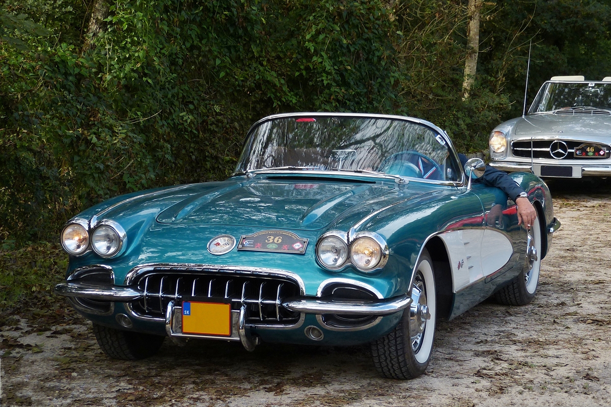. Chevrolet Corvette Bj 1959, aufgenommen während der Fiva World Ralye auf den Stassen durch Luxemburg am 20.09.2014.