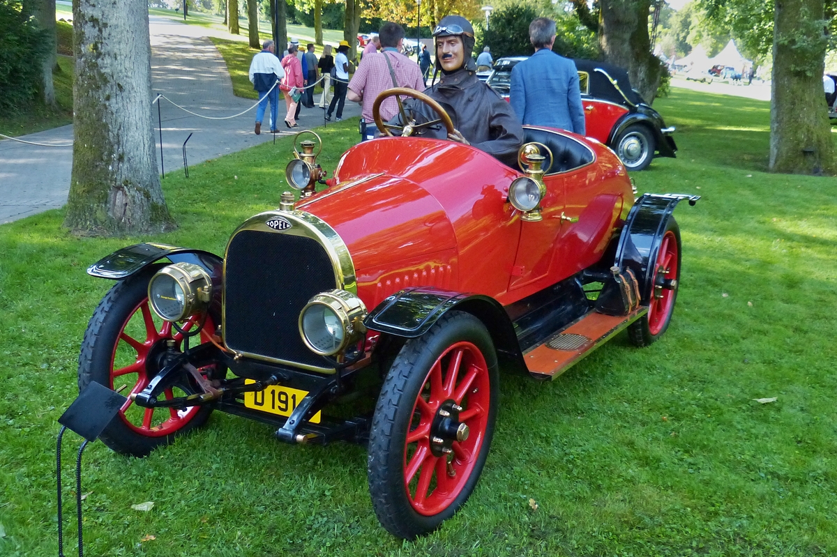 . Dieser ältere Opel war bei den Classic Days in Mondorf zu bewundern.  30.08.2014