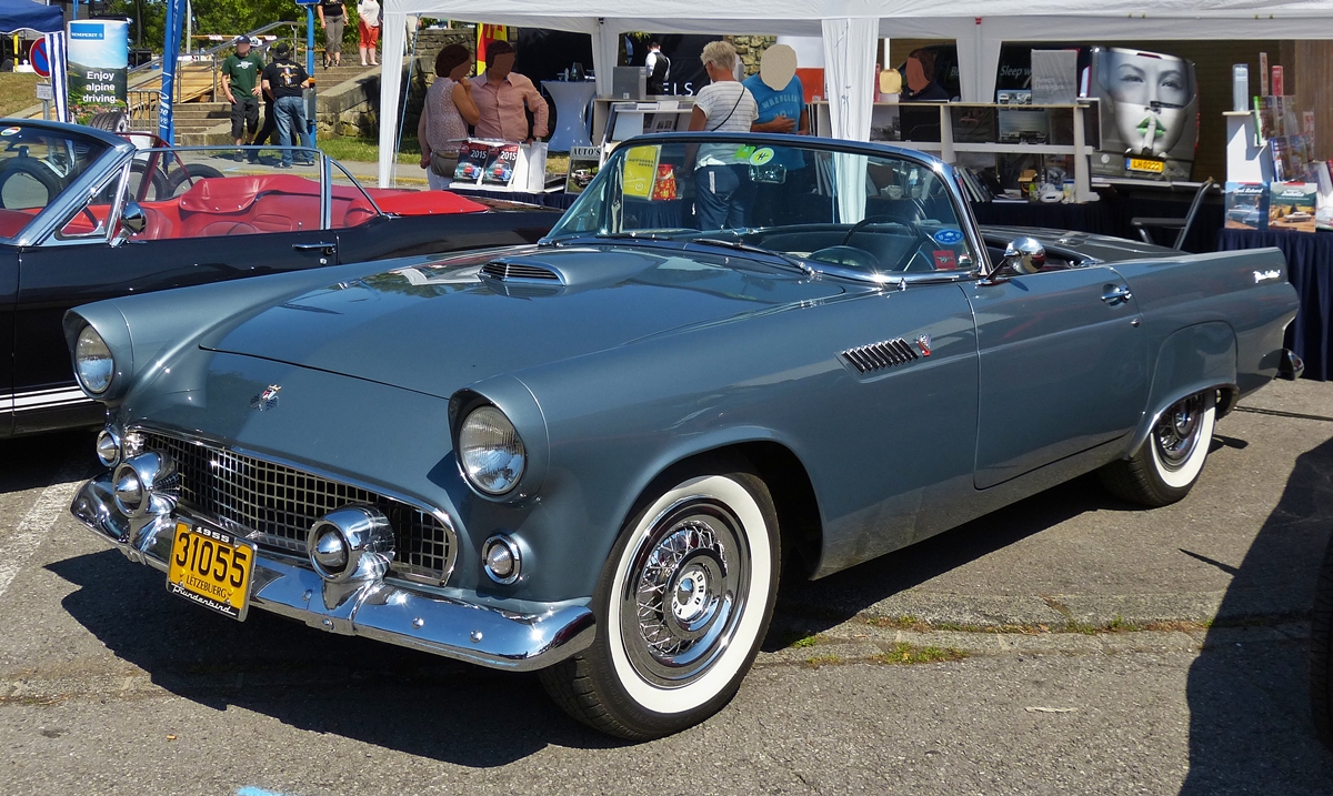  .Ford Thunderbird Bj 1955, aufgenommmen bei den Vintage Cars & Bikes 2015 Days in Steinfort. 02.08.2015