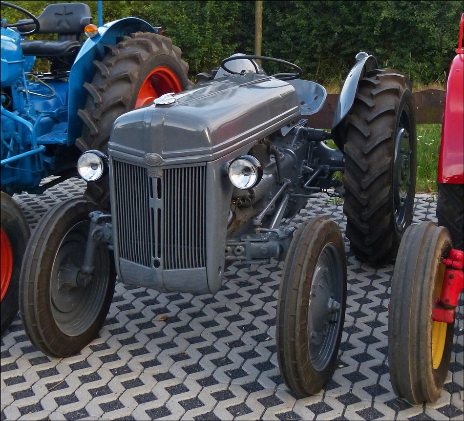 . Ford Traktoor, Bj 1947, 25 Ps, 1952 ccm gesehen beim Traktorentreffen in Consdorf. 19.07.2014