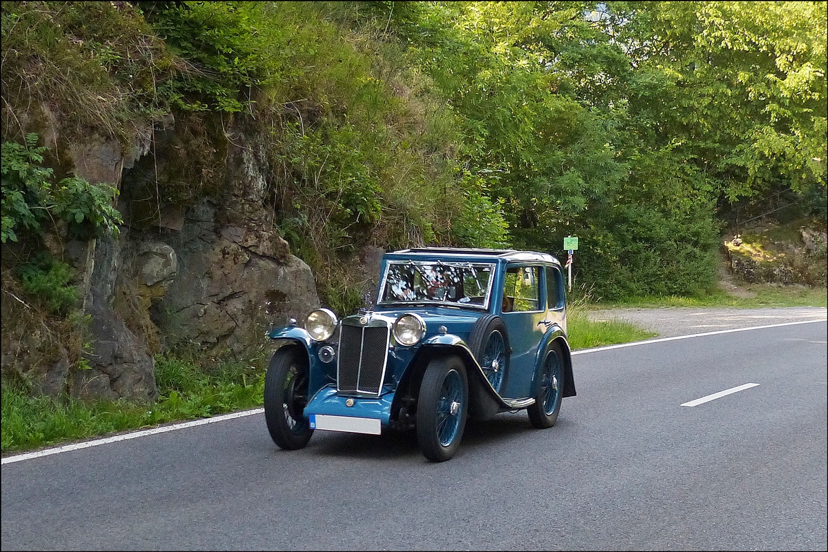 . Rundfahrt mit MG's der 1930 Jahre auf den Strassen im Norden von Luxemburg.  MG L1 Type Salonette, Bj 1934, 6 Zyl. Reihenmotor mitb1086 ccm. 01.08.2014
