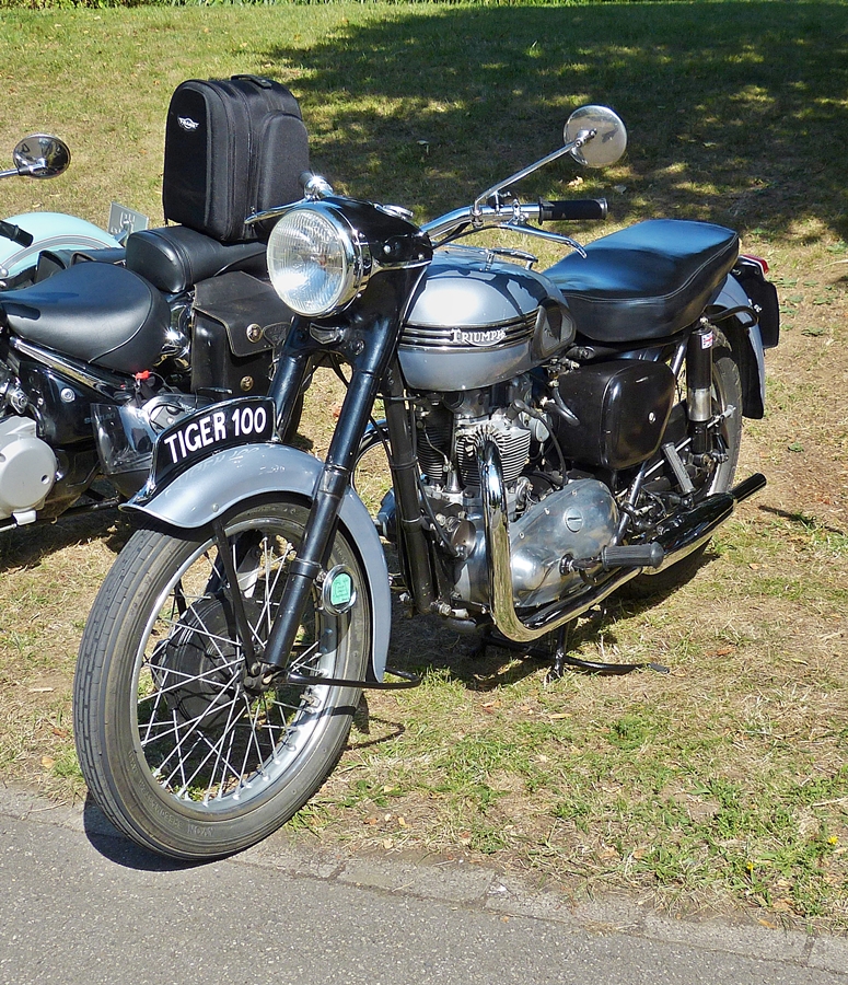 . Triumpf Tiger 100 aufgenommen am 02.08.2015. Vintage Cars & Bikes 2015 in Steinfort.