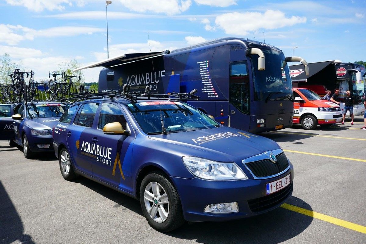 Škoda Begleitfahrzeug des Team Aquablue Sport am 17.6.17 vor dem Tour de Suisse Rennen in Schaffhausen.