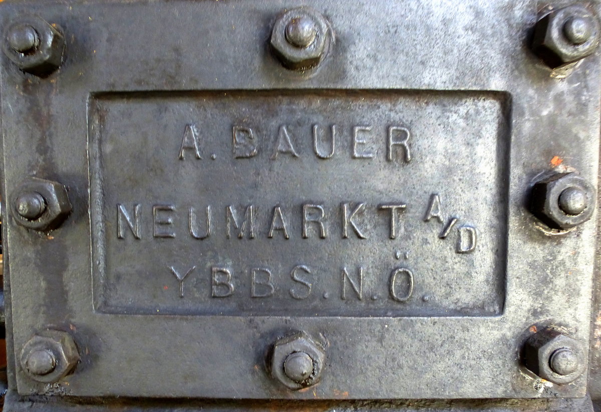 A.Bauer-Firmenschild an einer Dampflokomobile von 1903, Technikmuseum Bistra/Slowenien, Juni 2016