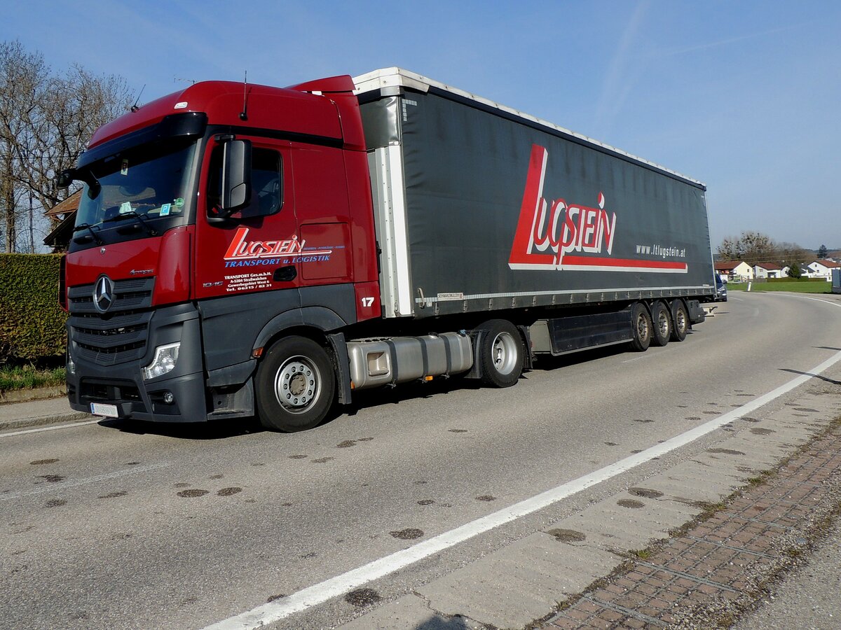ACTROS-1845 von Lugstein Transport-Logistic braust auf der B143 in Richtung Vöcklabruck; 220411