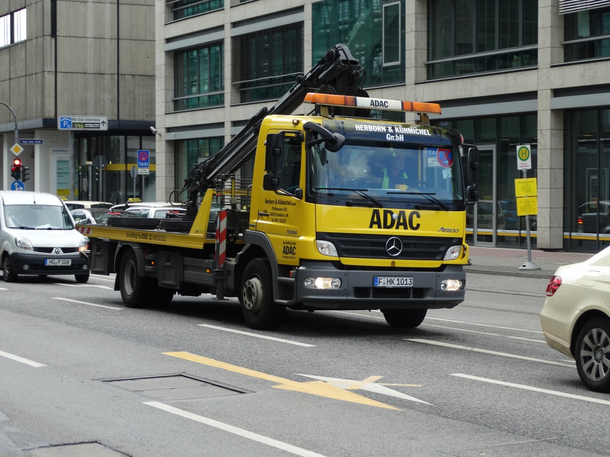 ADAC Mercedes Benz Atego Abschleppwagen am 09.05.14 in Frankfurt am Main 