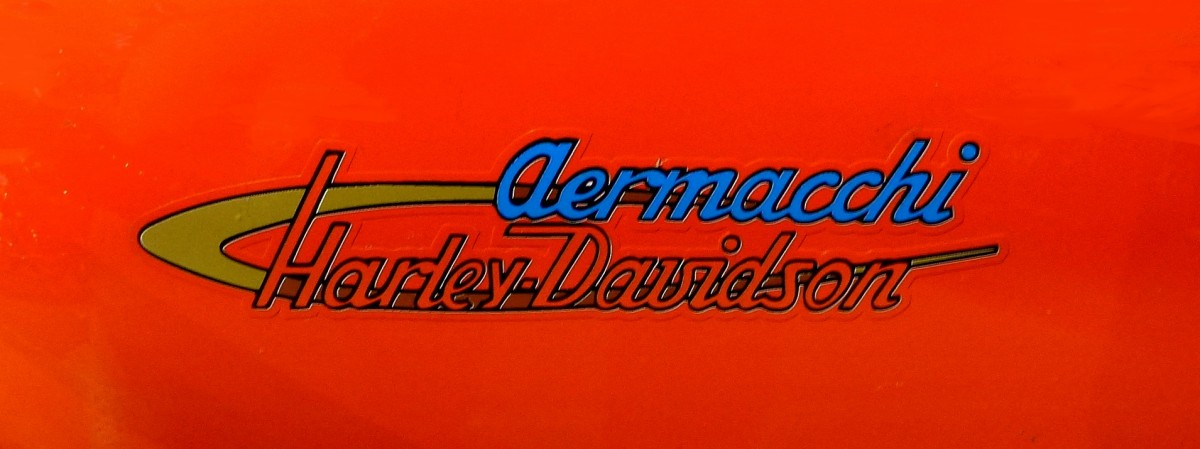 Aermacchi-Harley Davidson, Tankaufschrift an der 250ccm Maschine  Ala d'Oro , Baujahr 1964, die italienische Firma Aermacchi wurde 1960 von Harley Davidson bernommen und produzierte bis 1978 unter diesem Namen, Nov.2014