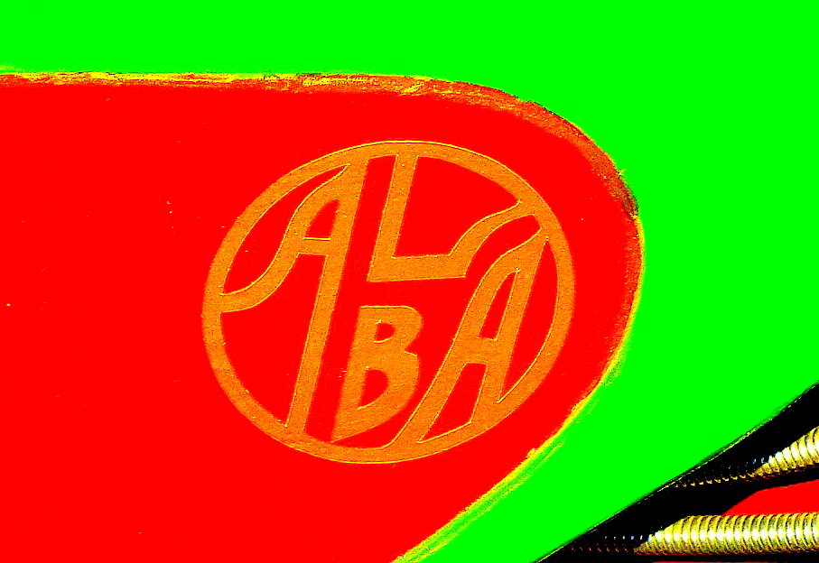 ALBA, Tankemblem an einem Oldtimer-Motorrad, deutsche Motorradfirma in Stettin in den 1920er Jahren, Aug.2014