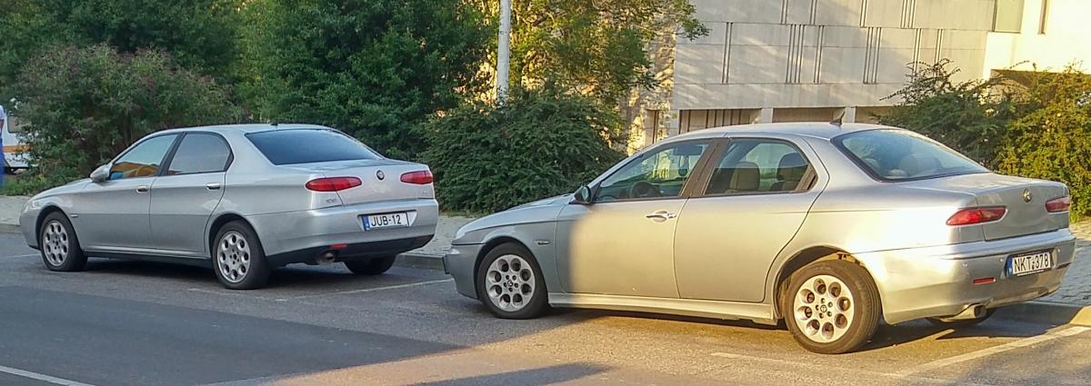 Alfa 166 (l) und 156 (r) in Pécs (HU), Sommer, 2019.