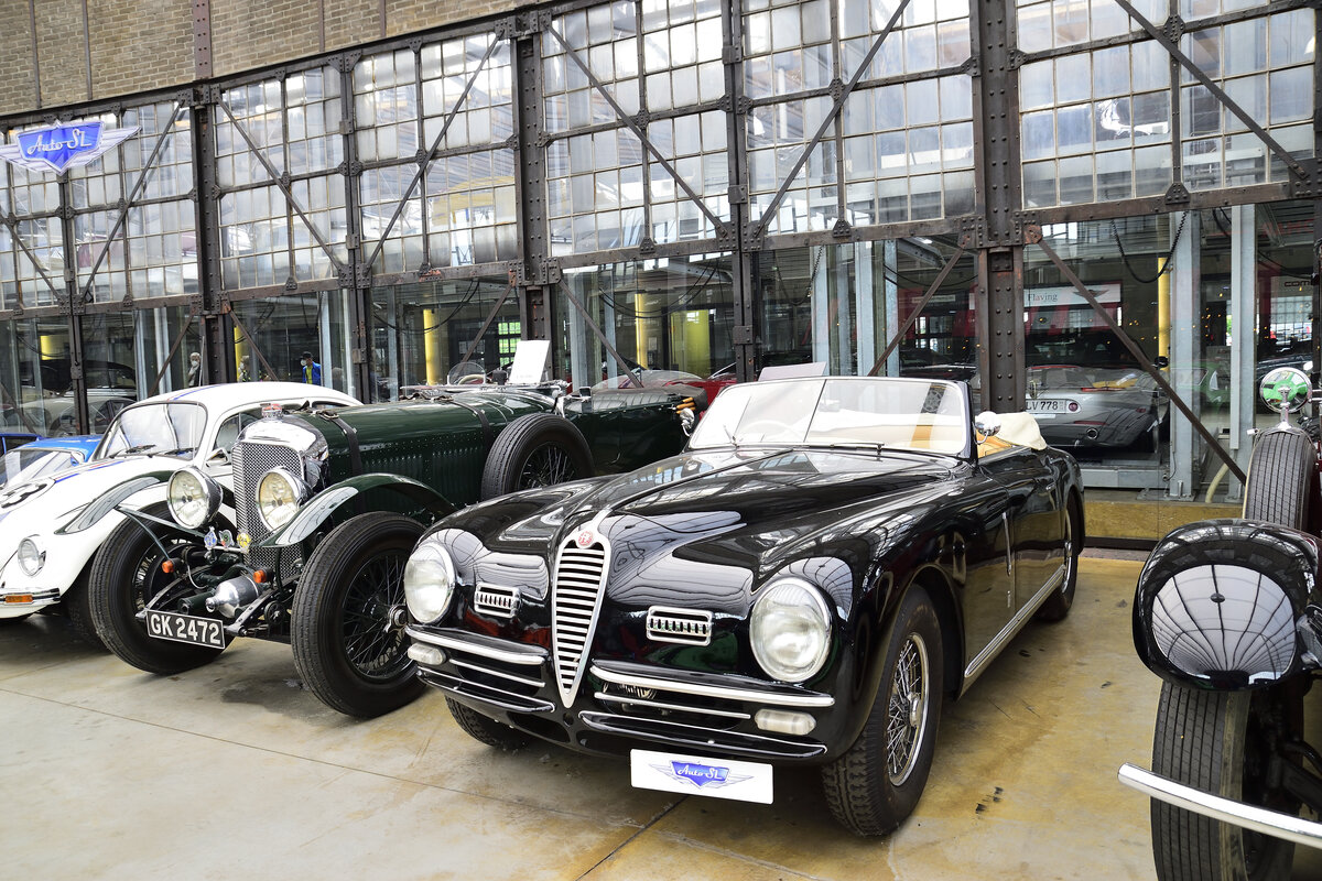 Alfa Romeo 6C 2500 SS 'Super Sport', wartet auf die nächste Ausfahrt in der Remise Düsseldorf, am 6.8.21 gesehen