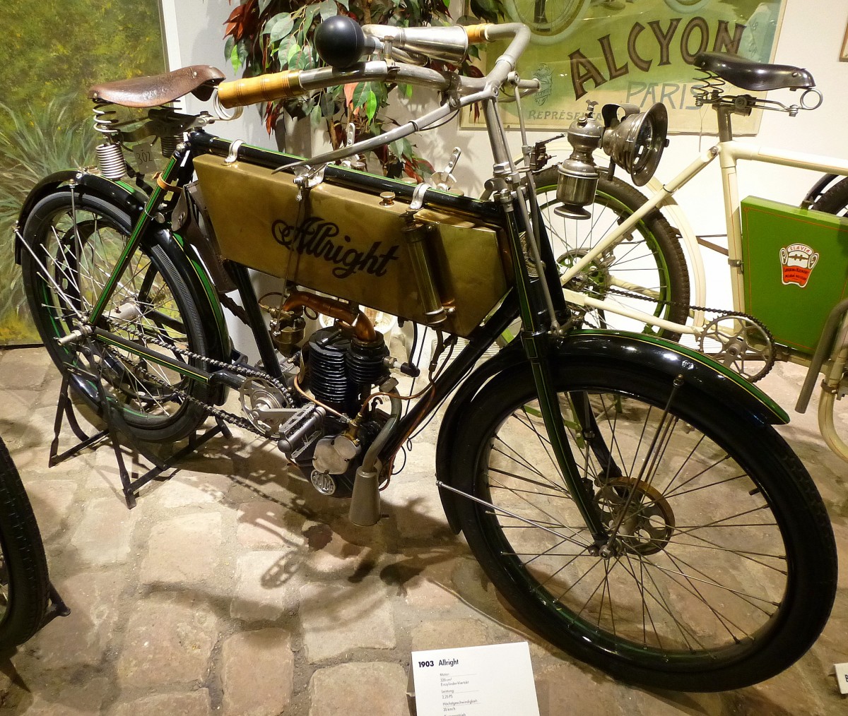 Allright, Oldtimer-Leichtmotorrad der Lindenthaler Metallwerke AG Kln, Baujahr 1903, 1-Zyl.4-Taktmotor mit 320ccm und 2,25PS, Riemenantrieb, NSU-Museum, Sept.2014