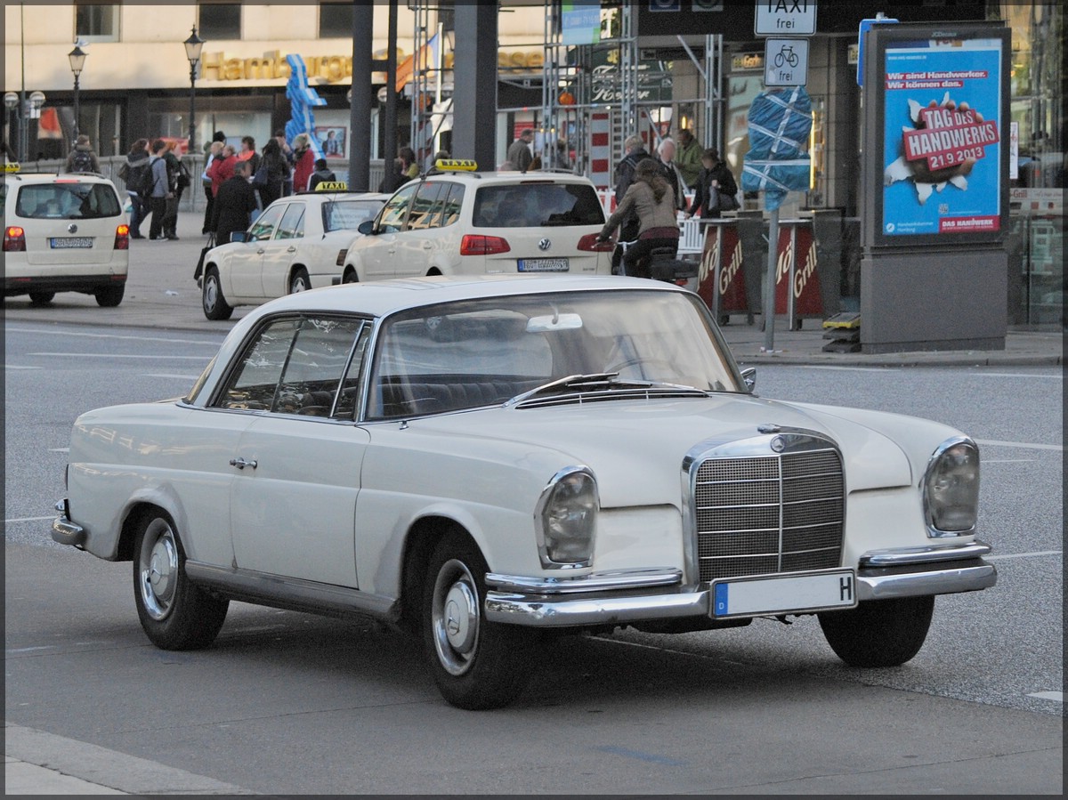 Am 17.09.2013 fuhr mir dieser Mercedes Benz in den Straen Hamburg vor die Linse.